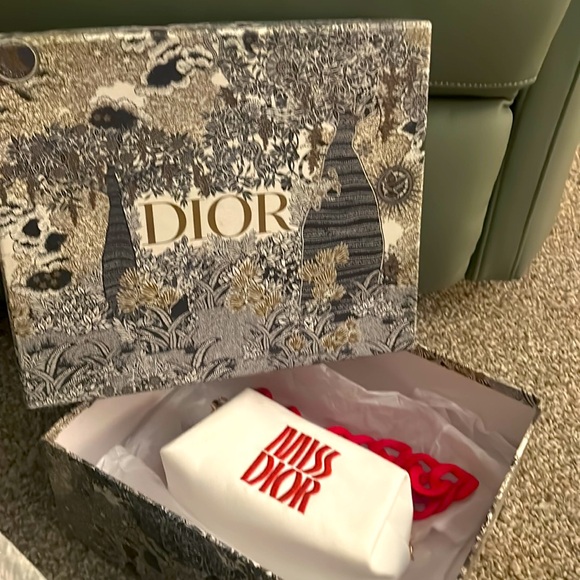 Dior Beauty Bag - Picture 9 of 9